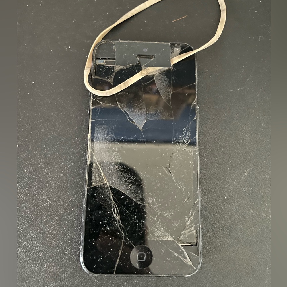 iPhone 5 Black (cracked screen)